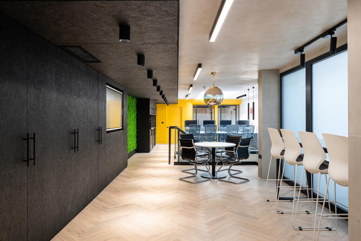 <img src="WEBSITE - (8052)_002.jpg" alt="ROSTRUM - converted warehouse and office fit out in Covent Garden by PLANSTUDIO ARCHITECTURE"/>